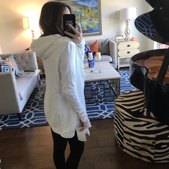 Lululemon Blissed Out Wrap - Picture 3 of 4